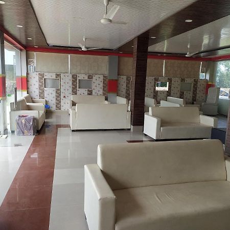 Oyo 82476 Royal Garden Ghaziabad Buitenkant foto