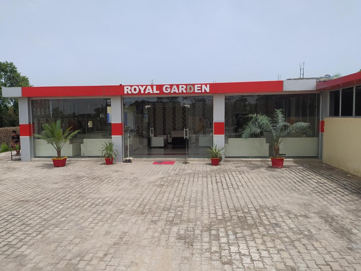 Oyo 82476 Royal Garden Ghaziabad Buitenkant foto