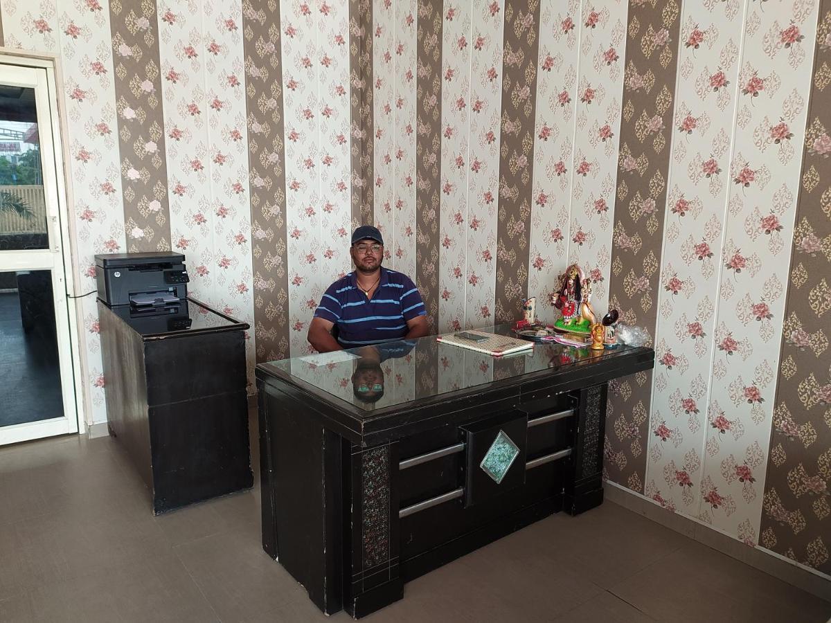 Oyo 82476 Royal Garden Ghaziabad Buitenkant foto