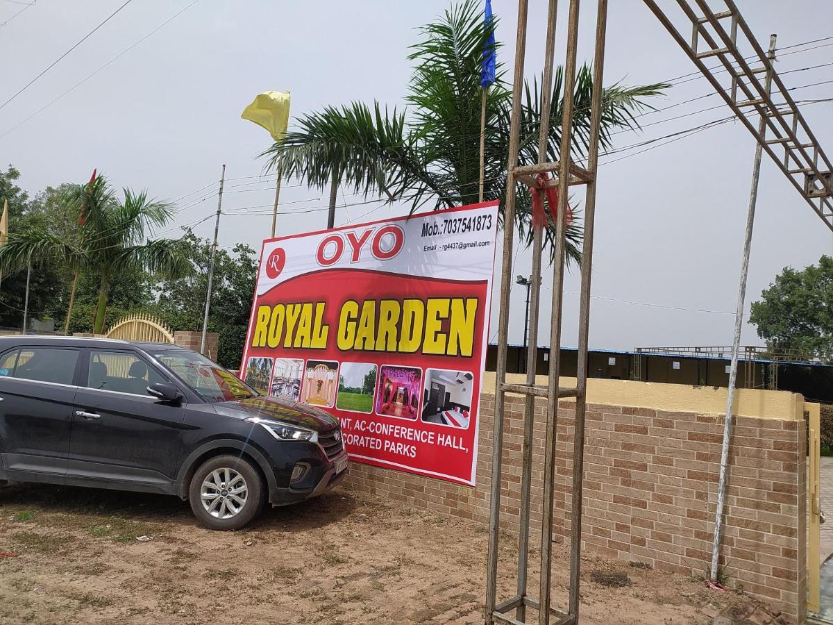 Oyo 82476 Royal Garden Ghaziabad Buitenkant foto